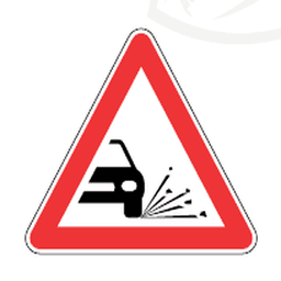 Loose gravel — Saudi road sign