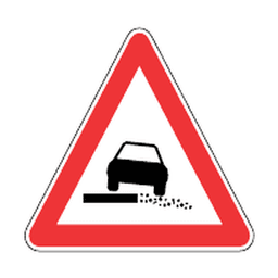 Soft verge — Saudi road sign